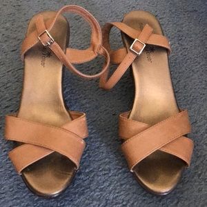 Tan wedge